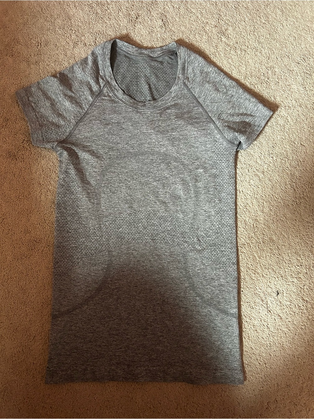Lululemon Swiftly Tech Hip Length Short Sleeve in Grey (Retail $78)